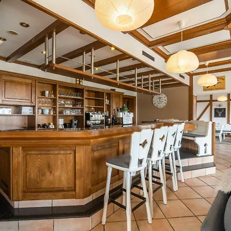 Spacious In With Garden